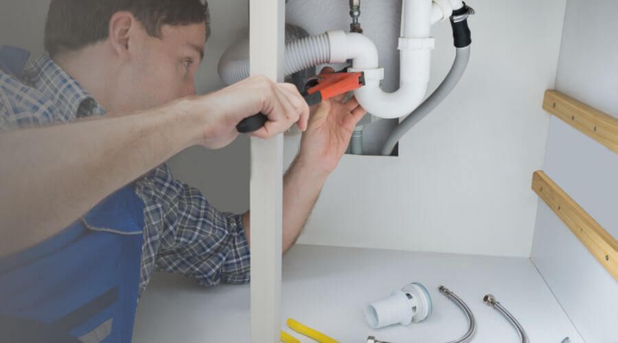Expert burst pipe repair services in Linden, IN